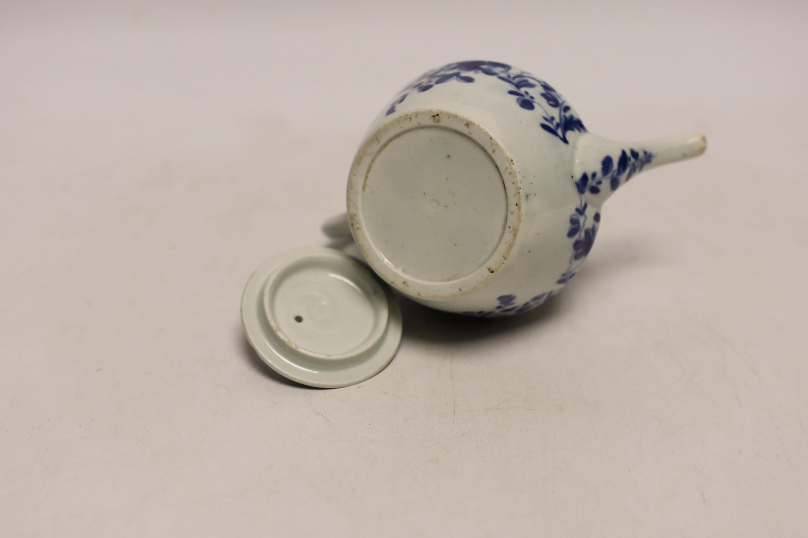 A Worcester Mansfield pattern teapot and cover, c.1765, 9cm